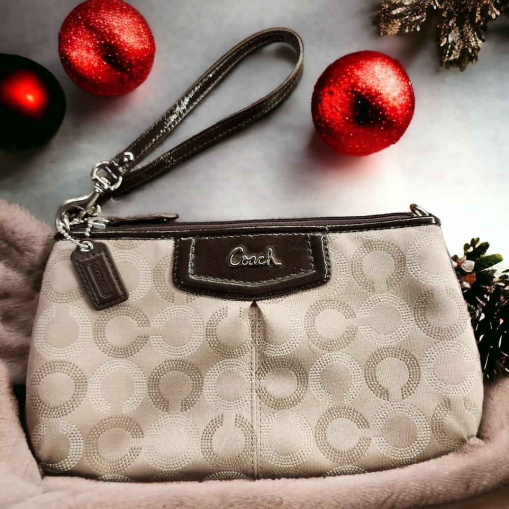 EUC Coash Ashley Wristlet
